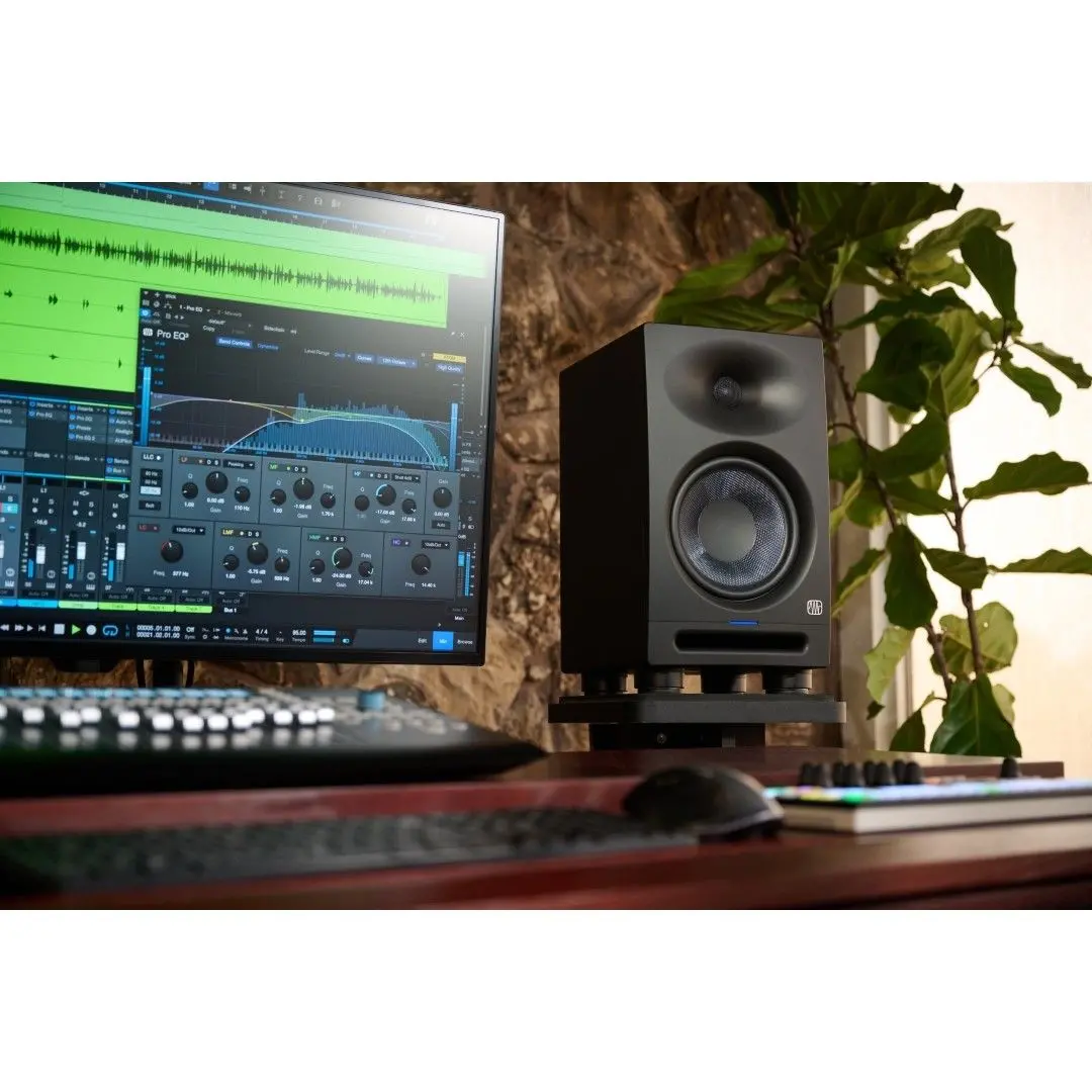 Eris Studio 8 (Kutusu Hasarlı)