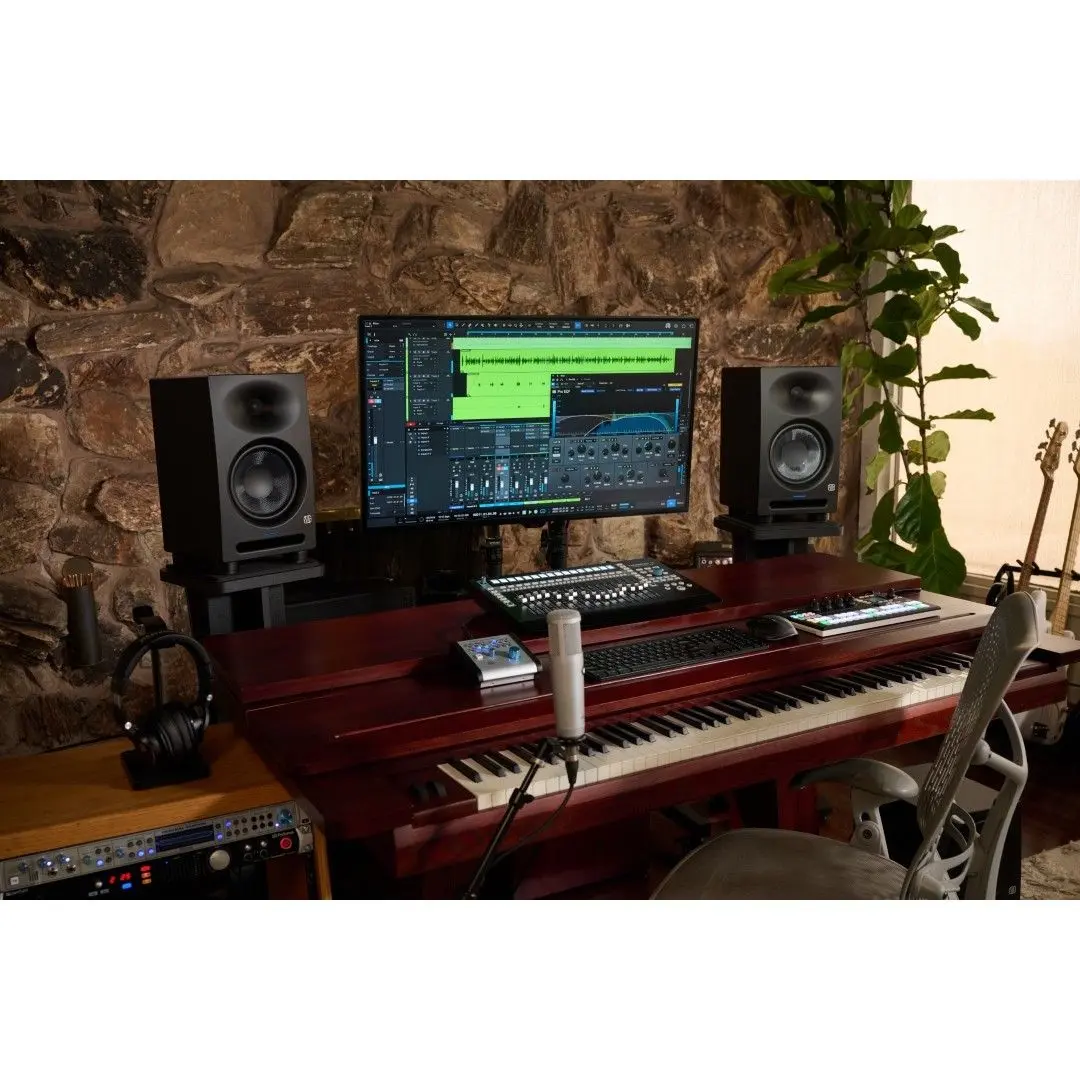 Eris Studio 8 (Kutusu Hasarlı)