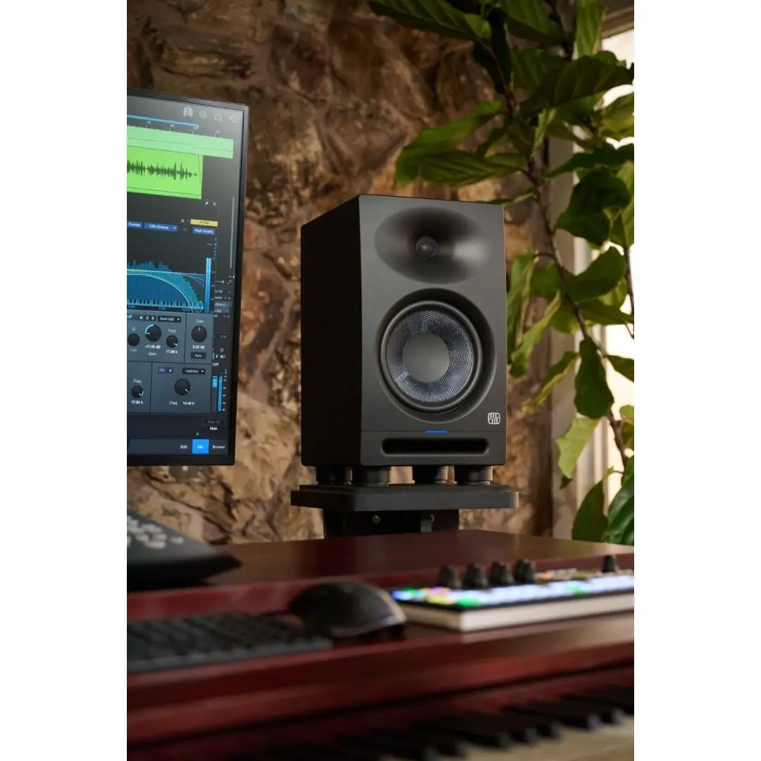 Eris Studio 8
