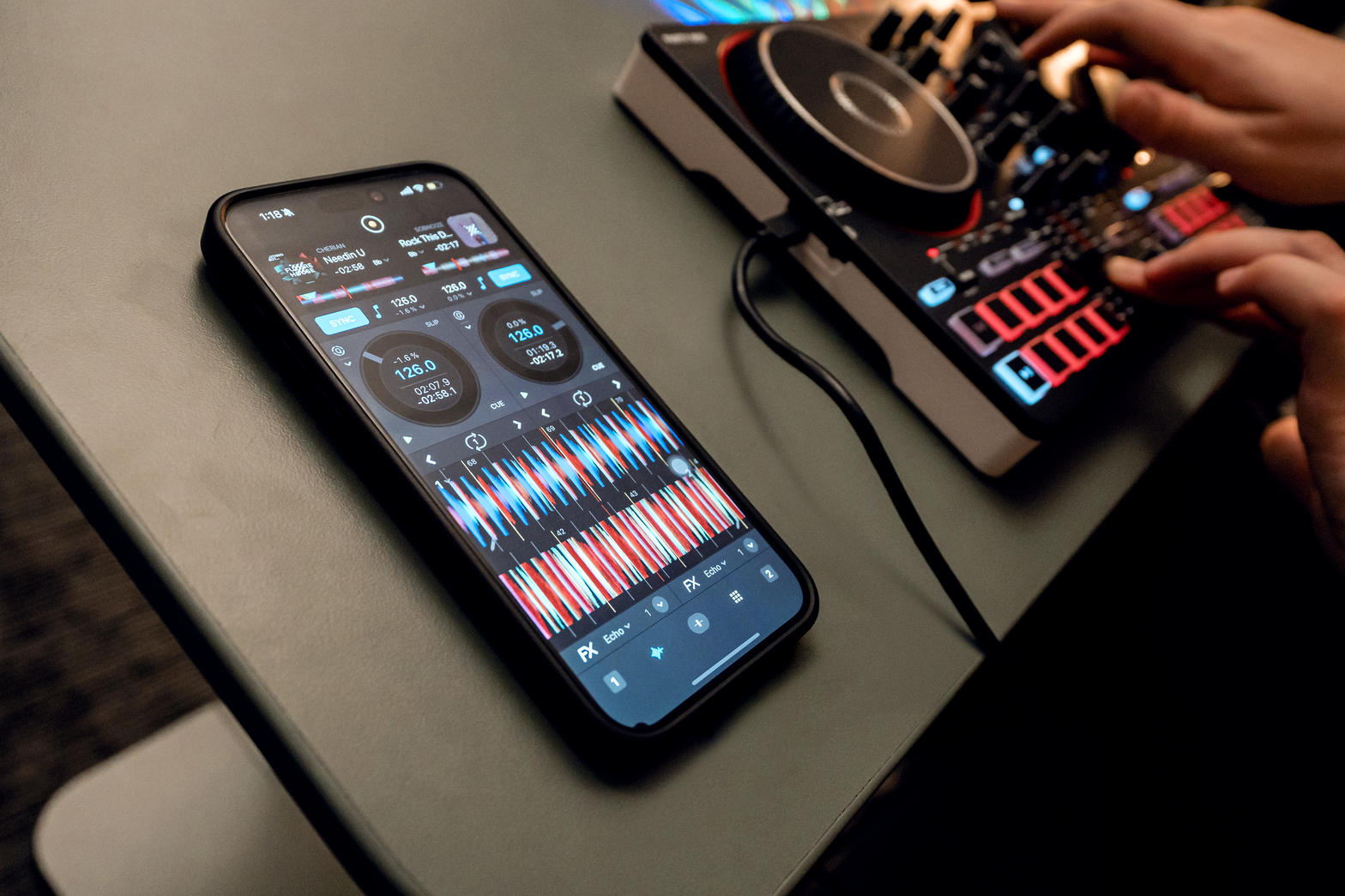 Bluetooth MIDI ile djay uygulamasına bağlı akıllı telefon ve Party Mix III kontrolcüsü