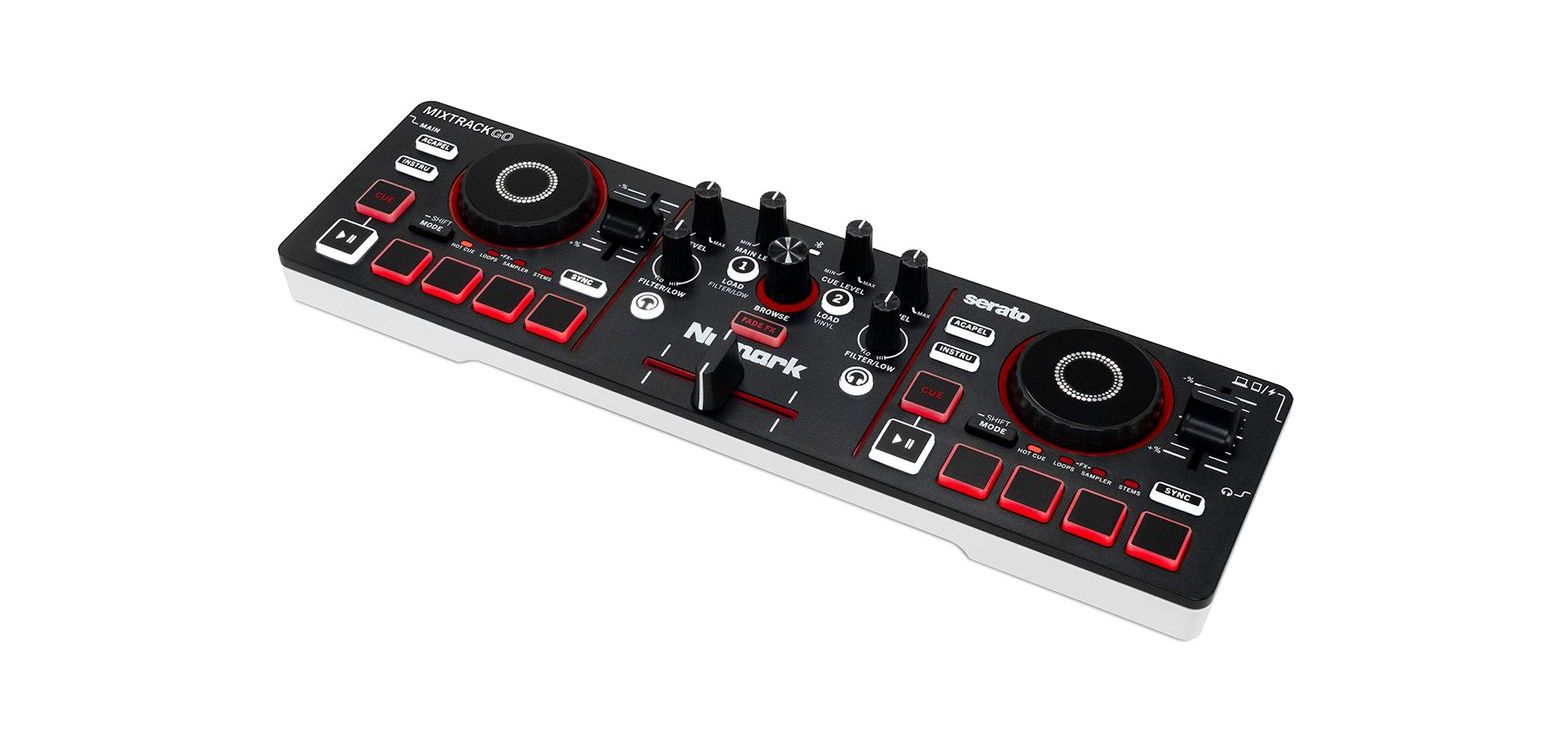 Numark MixTrack Go sağdan açılı tam ürün görünümü